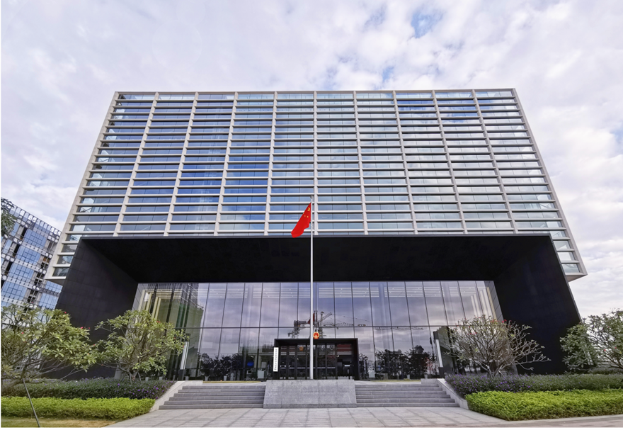 前海合作區(qū)將深化內(nèi)地與港澳律師事務(wù)所合伙聯(lián)營機制改革。目前全國11家粵港澳聯(lián)營律所，有7家在前海。截至2021年9月，前海法院受理涉港案件8392件，數(shù)量居全國第一。