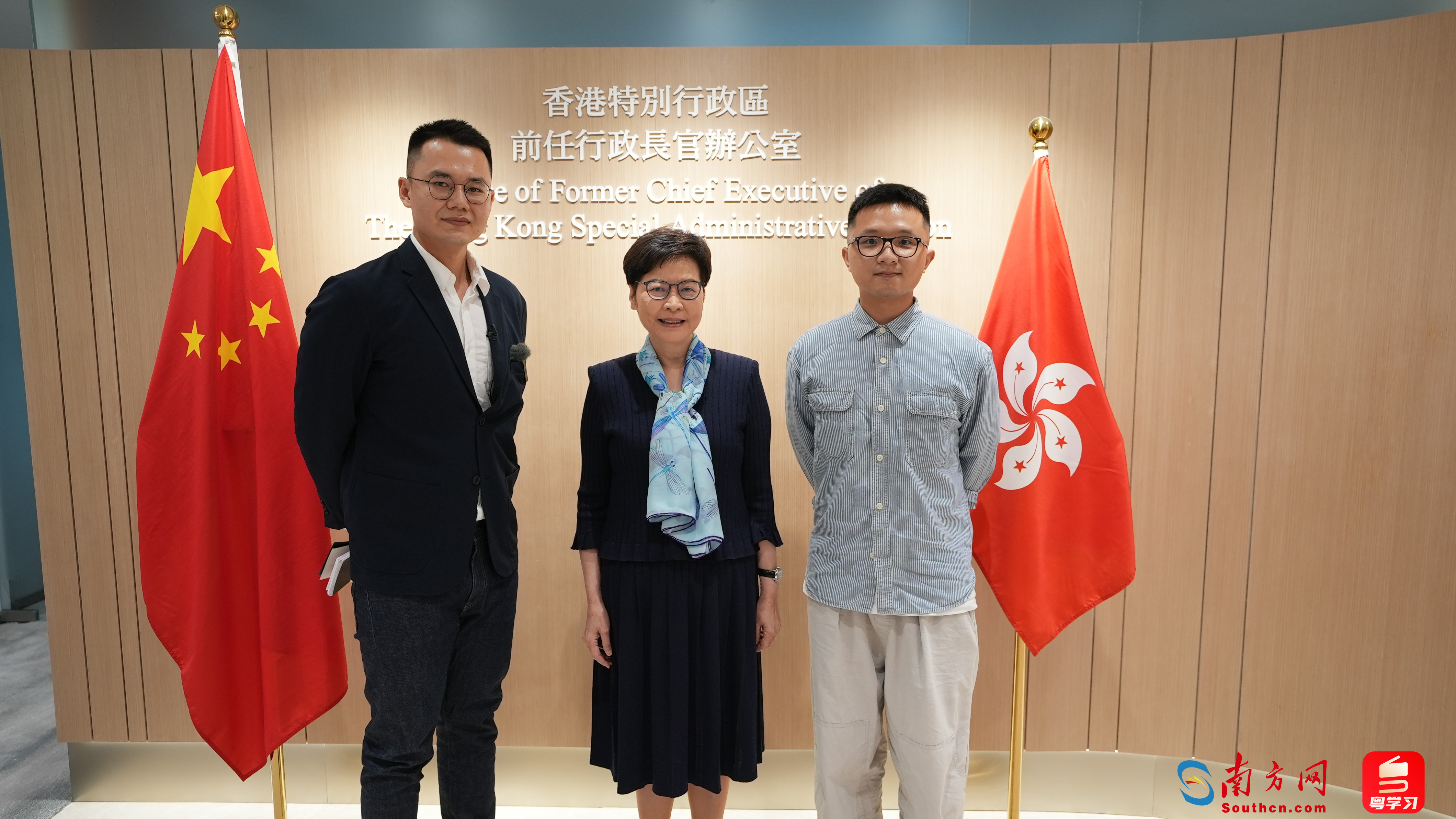 林鄭月娥與南方報(bào)業(yè)記者合影
