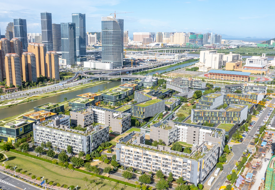 為了讓港澳和內(nèi)地青年交流合作、干事創(chuàng)業(yè)、實(shí)現(xiàn)夢想，橫琴于2015年打造橫琴·澳門青年創(chuàng)業(yè)谷，為廣大青年創(chuàng)新創(chuàng)業(yè)提供了良好的孵化器。圖為橫琴·澳門青年創(chuàng)業(yè)谷。
