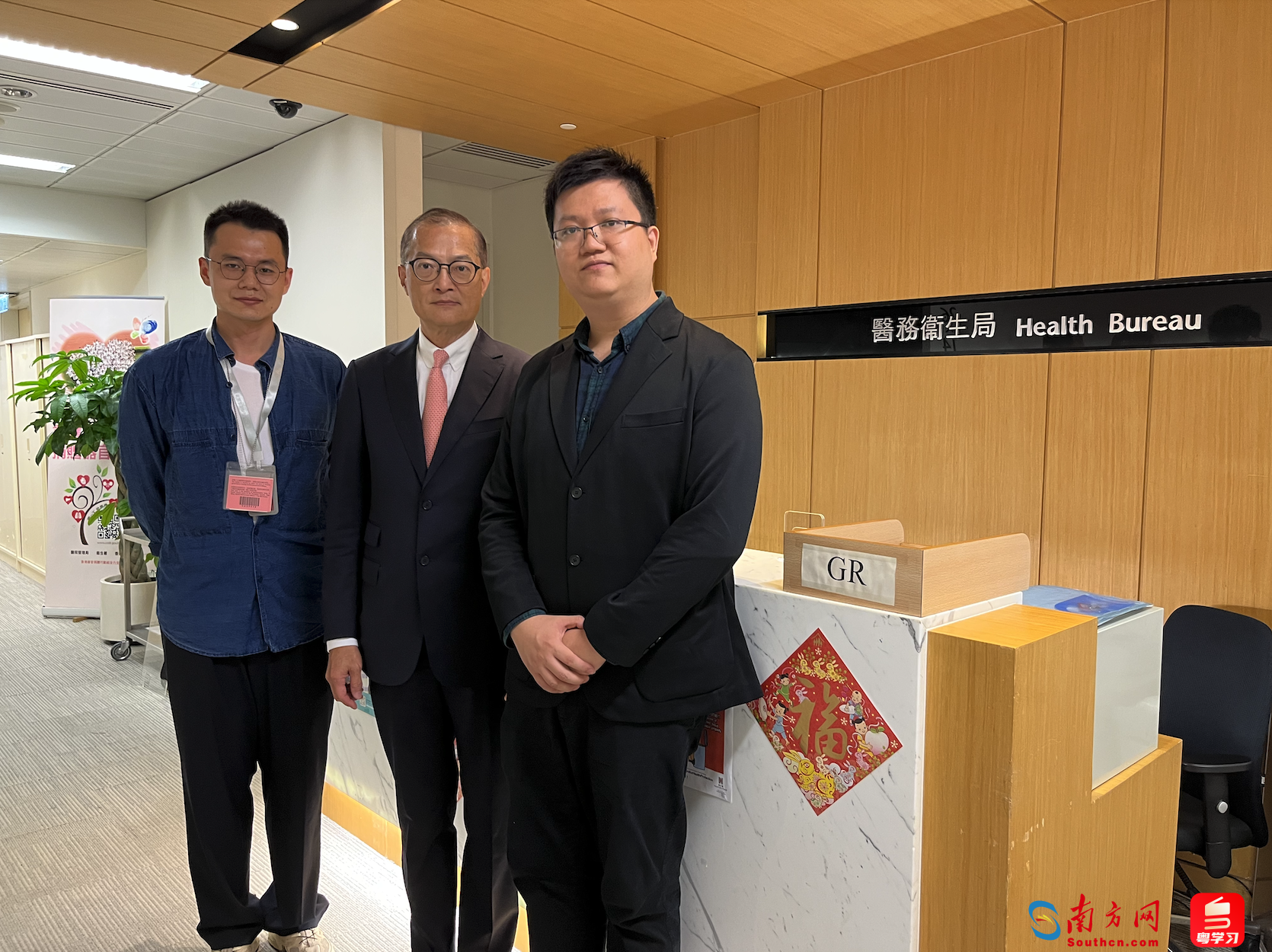 盧寵茂與南方+、GDToday記者合影。