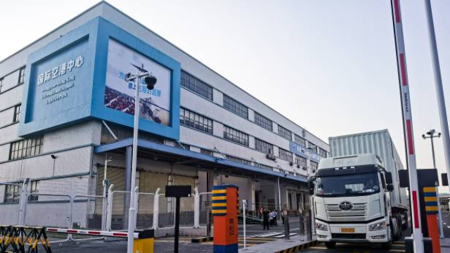 降本30%！東莞—香港國際空港中心運行滿月，“一站式”通關(guān)廣受外貿(mào)企業(yè)歡迎