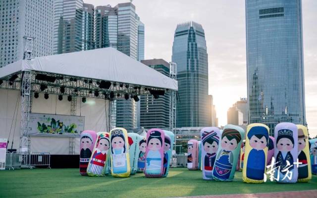 鄧卓越設(shè)計的民族IP系列在香港展出。