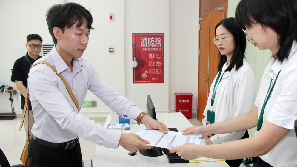 澳門醫(yī)療人員跨境執(zhí)業(yè)新規(guī)今起實施 證書20天內(nèi)可到手