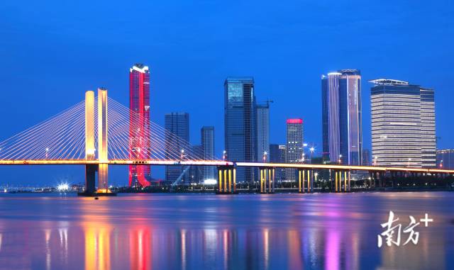 橫琴粵澳深度合作區(qū)的璀璨夜景。 