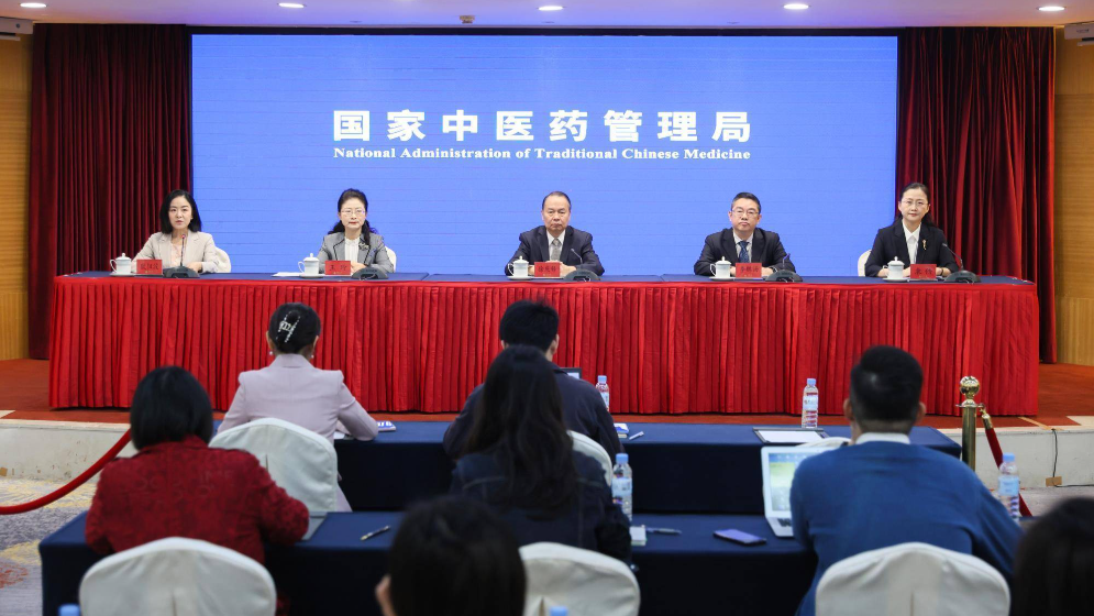 超200名港澳中醫(yī)師在粵執(zhí)業(yè)創(chuàng)業(yè) 大灣區(qū)推進(jìn)中醫(yī)藥融合發(fā)展