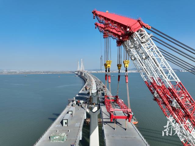 黃茅海跨海通道中引橋合龍現場。