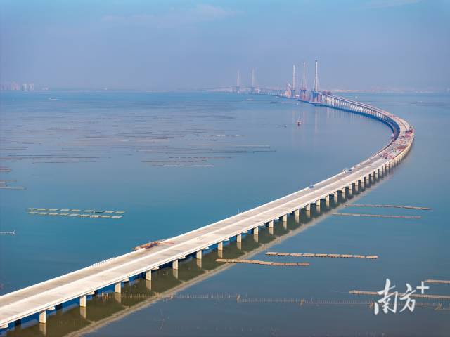 黃茅海跨海通道建設(shè)現(xiàn)場。
