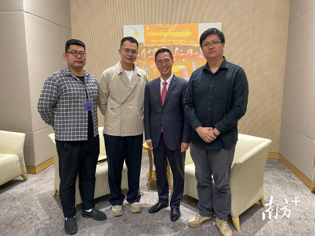 楊潤雄與GDToday、南方+記者合影。