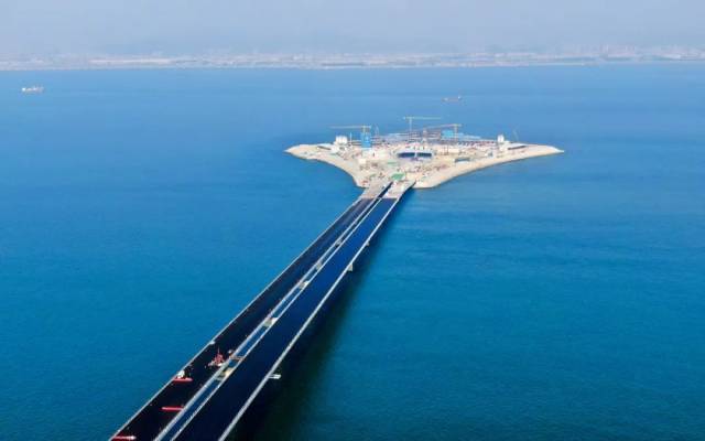 2023年11月27日，深中通道西人工島，形似巨大的風(fēng)箏。圖/新華