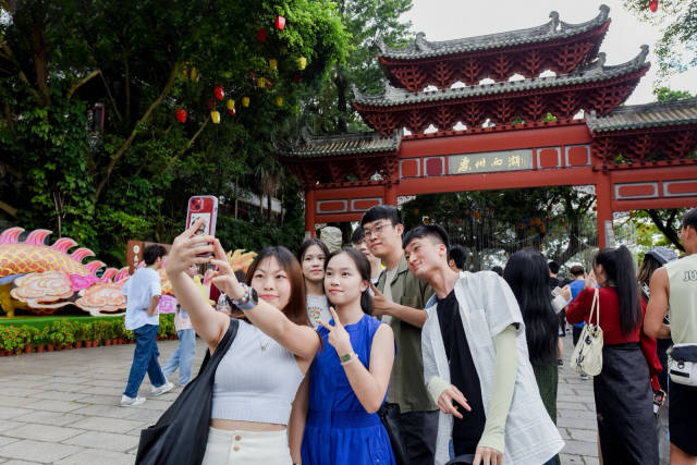7月23日，由廣東省文化和旅游廳、香港特區(qū)政府民政及青年事務(wù)局、澳門特區(qū)政府教育及青年發(fā)展局共同主辦，惠州市文化廣電旅游體育局承辦的“2024年粵港澳青年文化之旅”總結(jié)分享會在惠州舉行。