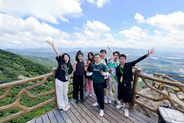 7月23日，由廣東省文化和旅游廳、香港特區(qū)政府民政及青年事務(wù)局、澳門特區(qū)政府教育及青年發(fā)展局共同主辦，惠州市文化廣電旅游體育局承辦的“2024年粵港澳青年文化之旅”總結(jié)分享會在惠州舉行。