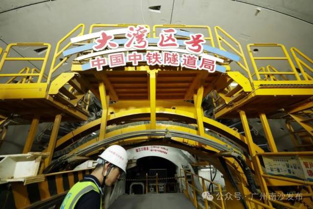 中鐵隧道局承建的2標段盾構(gòu)法隧道長2930米。
