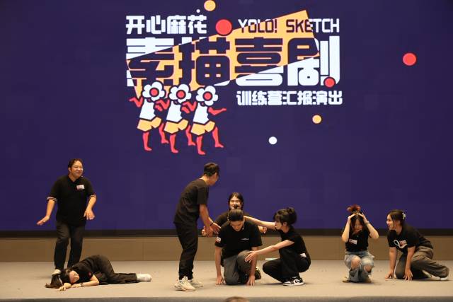 開(kāi)心麻花喜劇匯報(bào)演出。 南方+ 關(guān)銘榮 拍攝