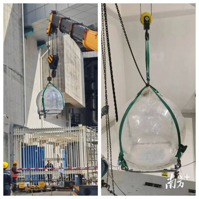 正在引入有機(jī)玻璃球，將用于盛裝捕捉中微子用的神秘液體“液閃”。