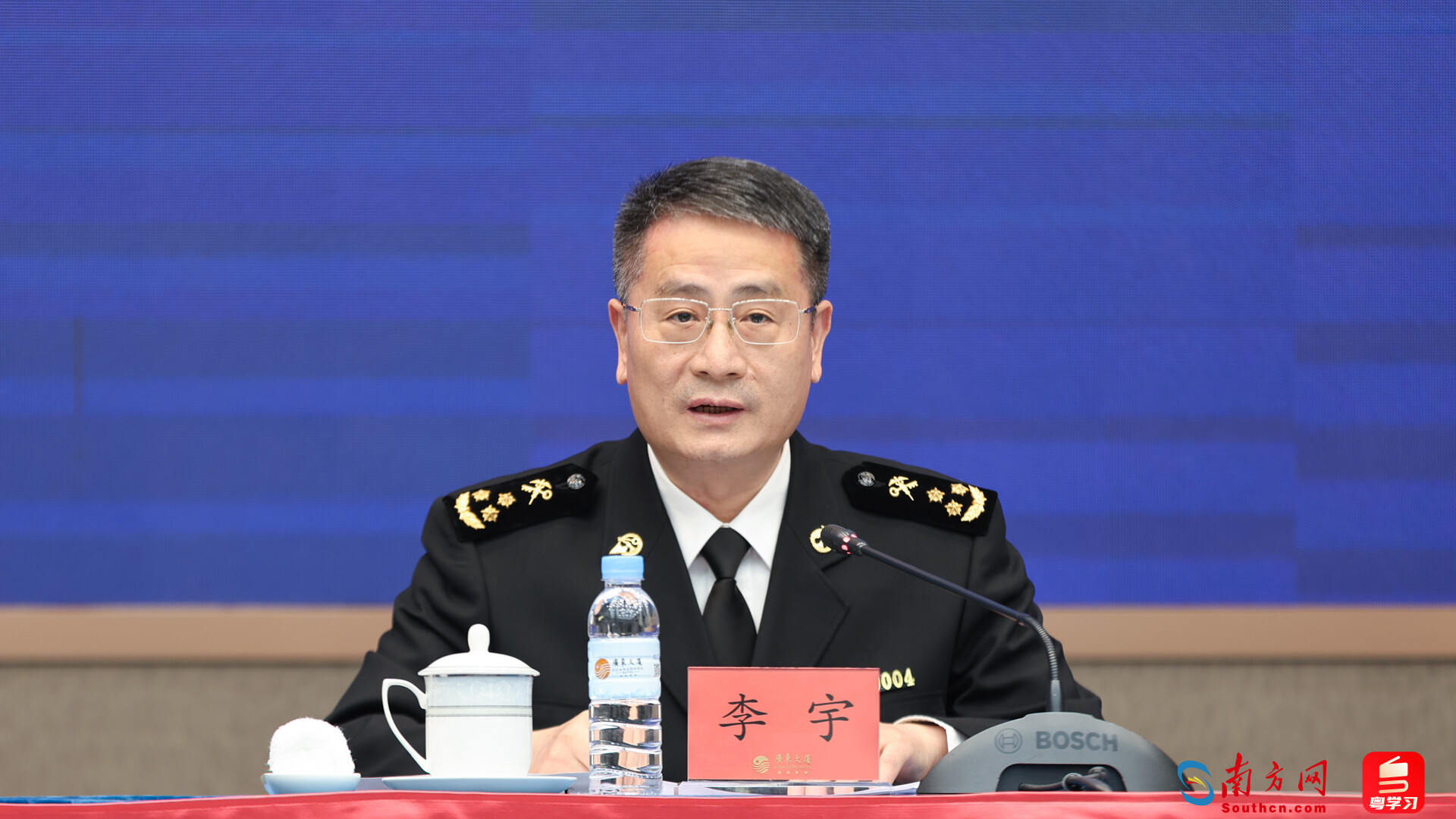 廣州海關(guān)黨委委員、副關(guān)長李宇。