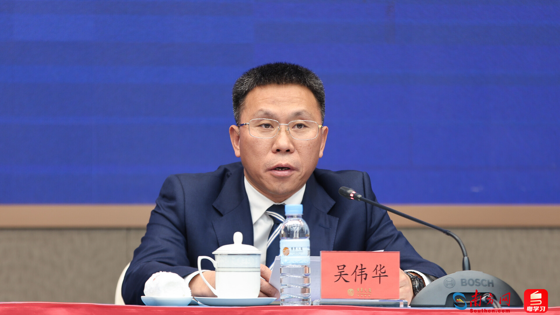 廣州市商務(wù)局副局長吳偉華。
