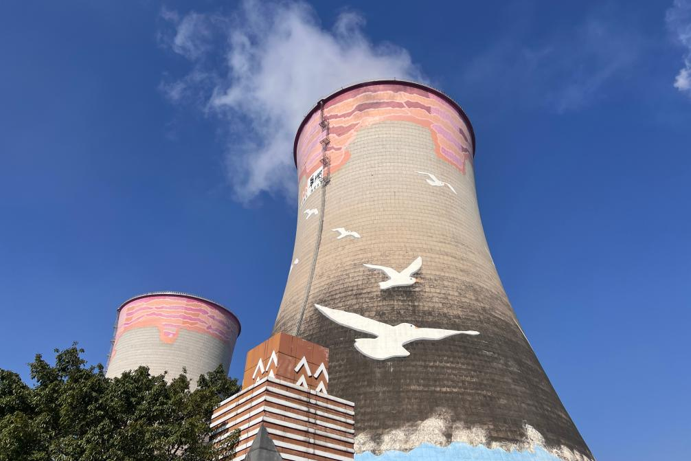 這是廣州華潤(rùn)熱電有限公司建設(shè)的自然通風(fēng)海水冷卻塔