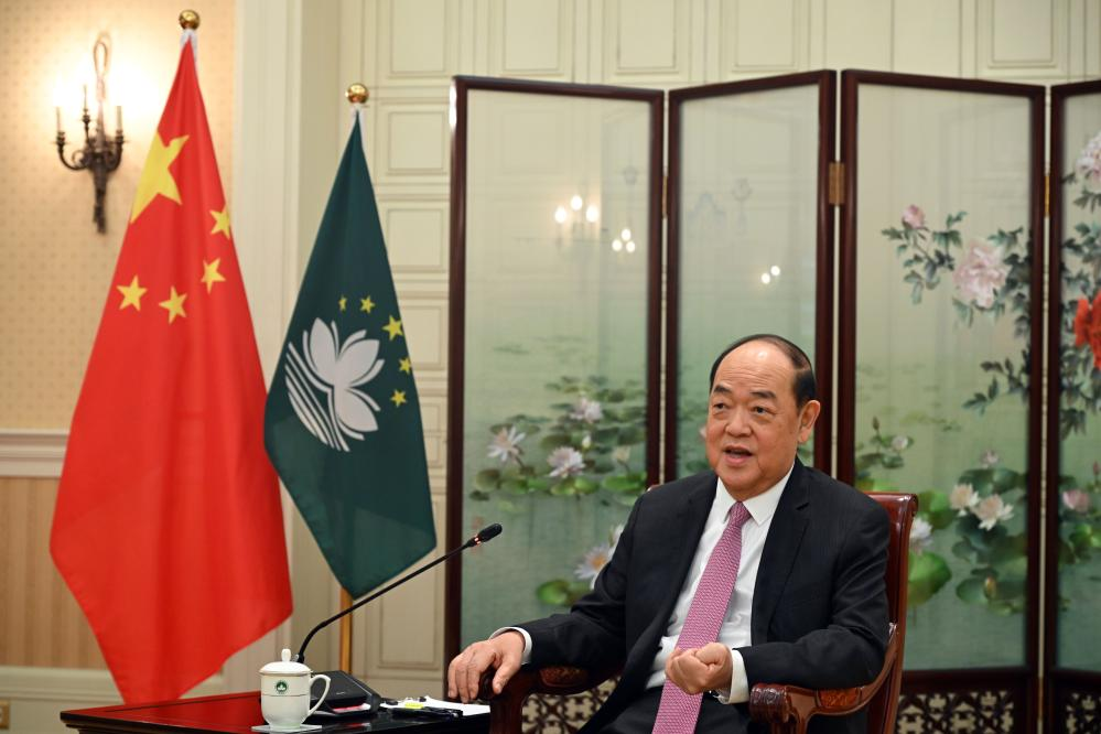 11月20日，澳門特區(qū)行政長官賀一誠接受采訪。新華社記者 金良快 攝