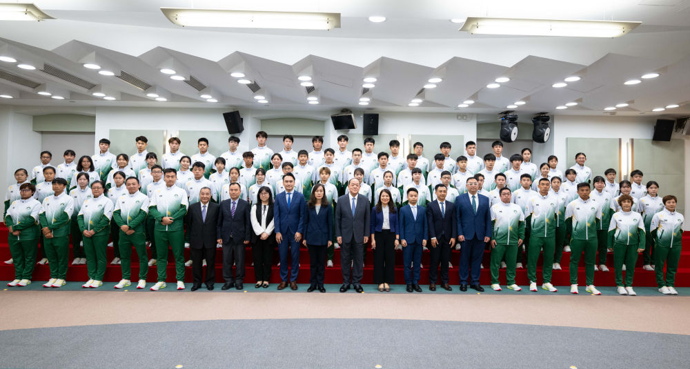 2023年10月30日，即將出征第一屆全國學(xué)生（青年）運動會的中國澳門體育代表團(tuán)在澳門特區(qū)政府總部參加辭行儀式。