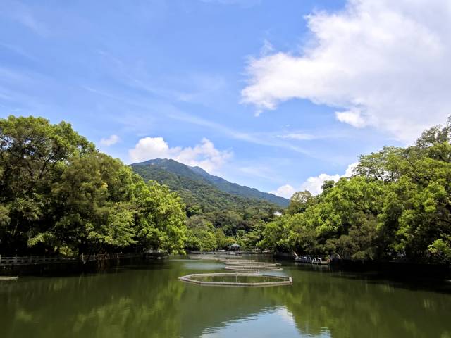 廣東羅浮山景區(qū)憑借“文旅融合新畫卷：非遺點(diǎn)亮羅浮之旅”的“文旅+非遺”模式，成功入選風(fēng)景名勝區(qū)文旅融合典型案例