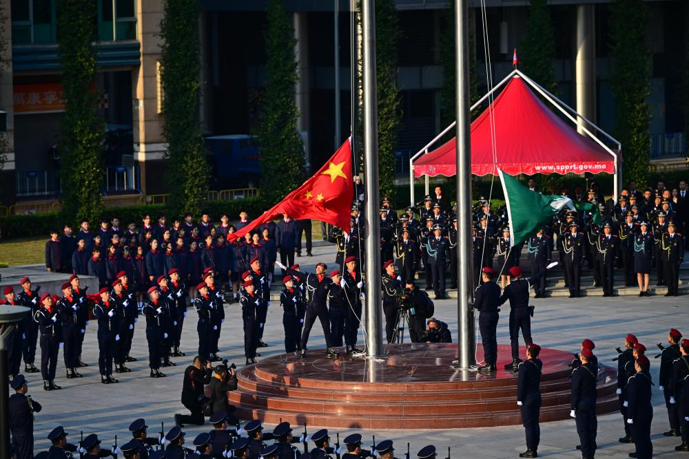 12月20日，澳門(mén)特別行政區(qū)政府隆重舉行升旗儀式，慶祝澳門(mén)回歸祖國(guó)25周年?！? title=