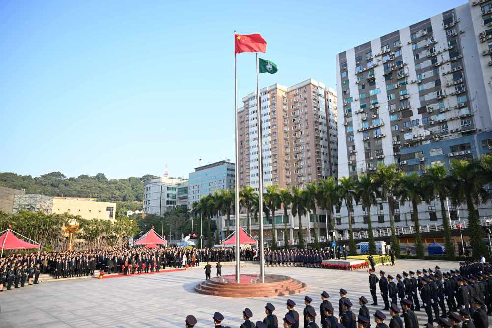 12月20日，澳門(mén)特別行政區(qū)政府隆重舉行升旗儀式，慶祝澳門(mén)回歸祖國(guó)25周年。　