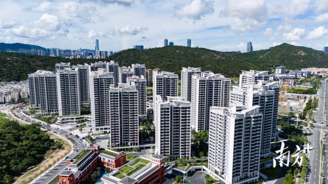 首個(gè)粵澳兩地?cái)y手為澳門居民打造的大型綜合民生項(xiàng)目“澳門新街坊”已經(jīng)熱鬧起來(lái)。