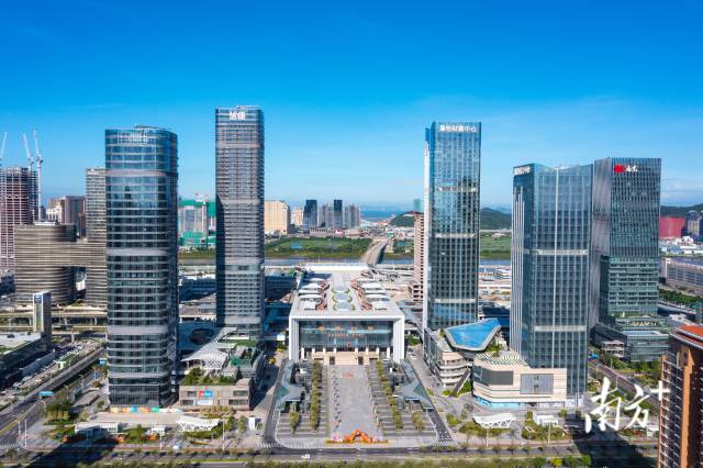 在橫琴口岸，人們可以實(shí)現(xiàn)“無(wú)感”跨境通關(guān)。