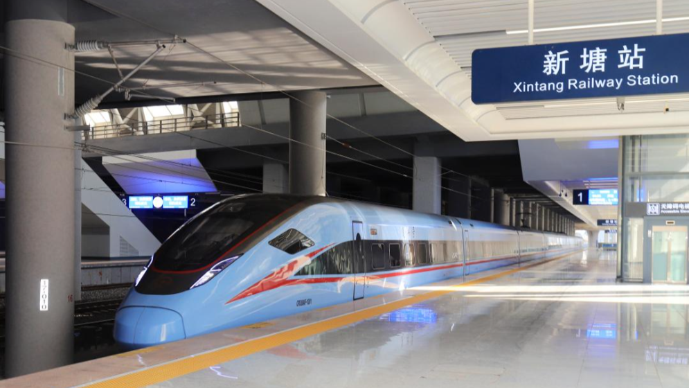 1月5日從香港首發(fā)的G6552次列車抵達(dá)新塘站。