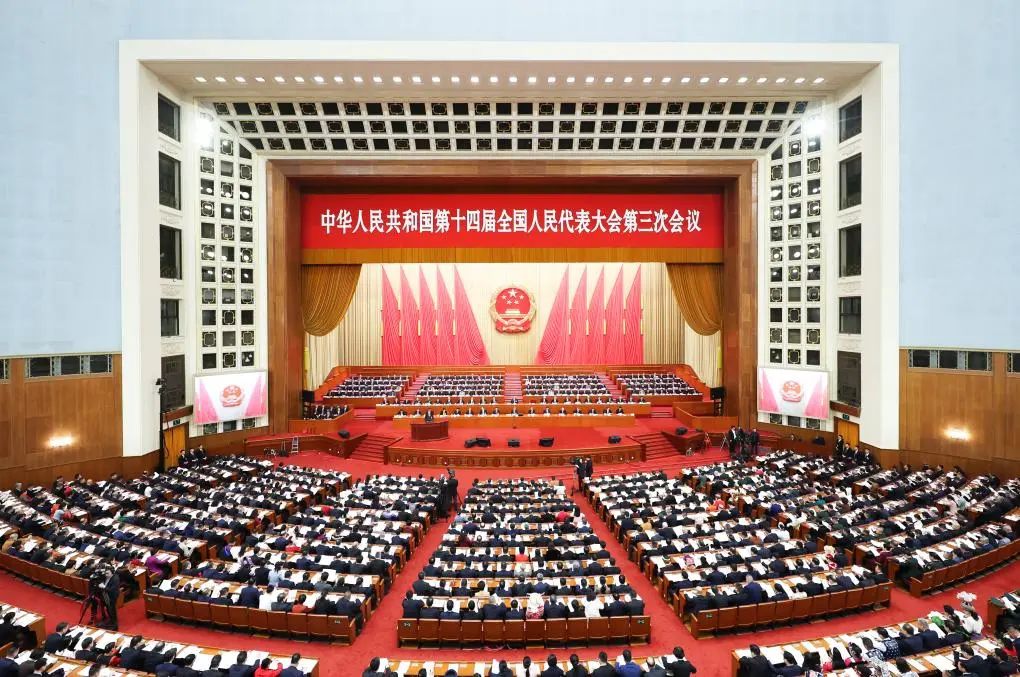 3月5日，十四屆全國(guó)人大三次會(huì)議開(kāi)幕會(huì)在北京人民大會(huì)堂舉行。新華社記者 丁海濤 攝