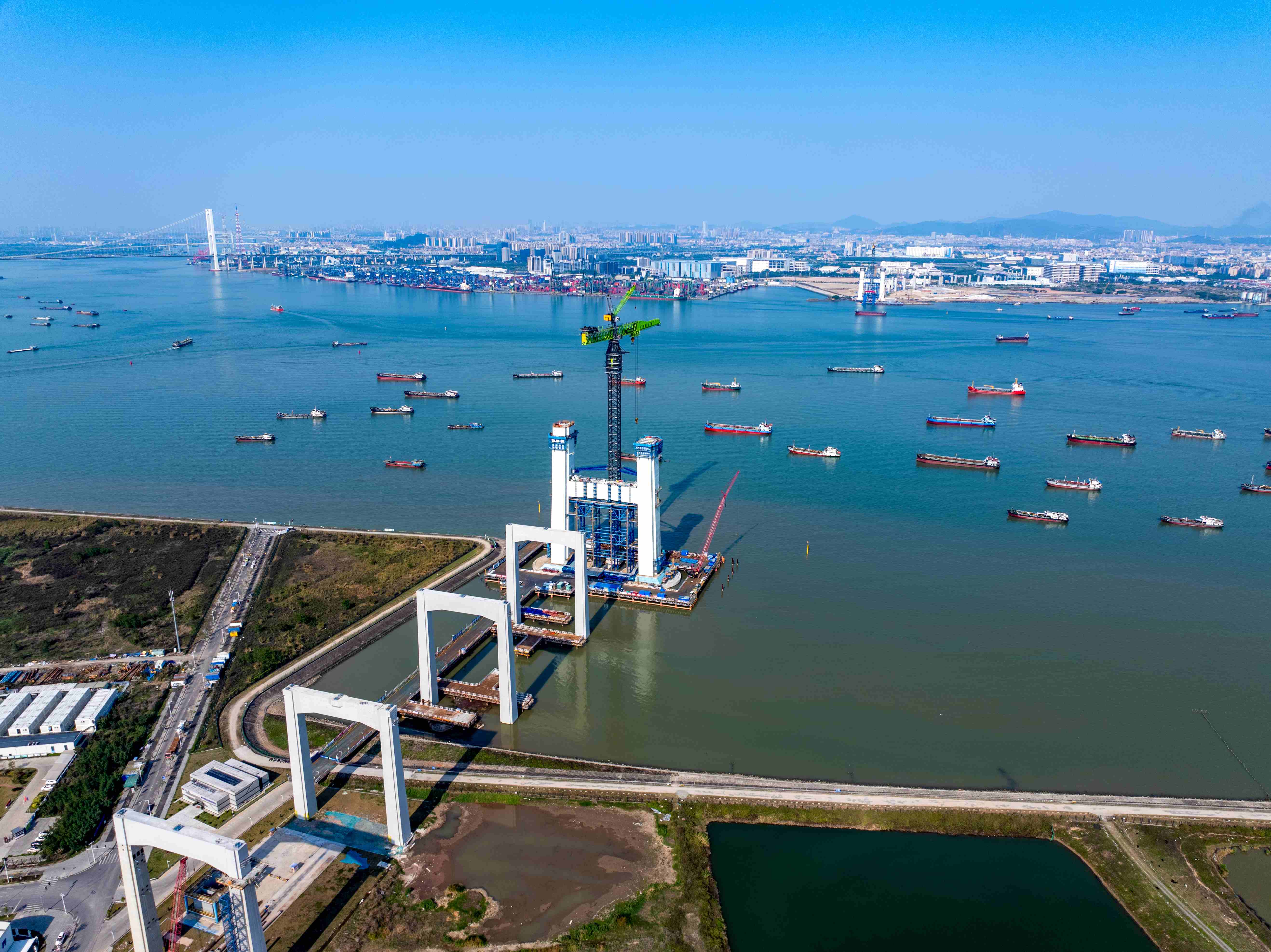 建設(shè)中的獅子洋通道。攝影：馮珠仔