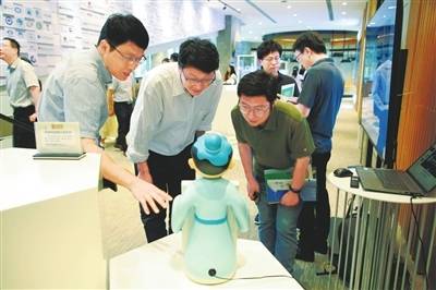 6月3日，橫琴粵澳深度合作區(qū)，嘉賓參觀中國·葡語系國家科技交流合作中心。