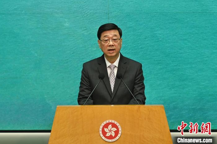 6月10日，香港特區(qū)行政長(zhǎng)官李家超出席行政會(huì)議前會(huì)見(jiàn)媒體時(shí)表示，將于今年9月發(fā)表其任內(nèi)第四份施政報(bào)告?！≈行律缬浾?李志華 攝