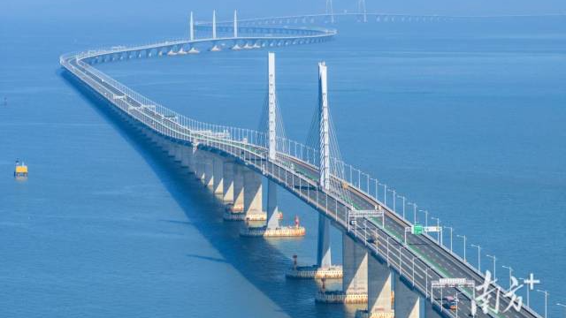 港珠澳大橋。
