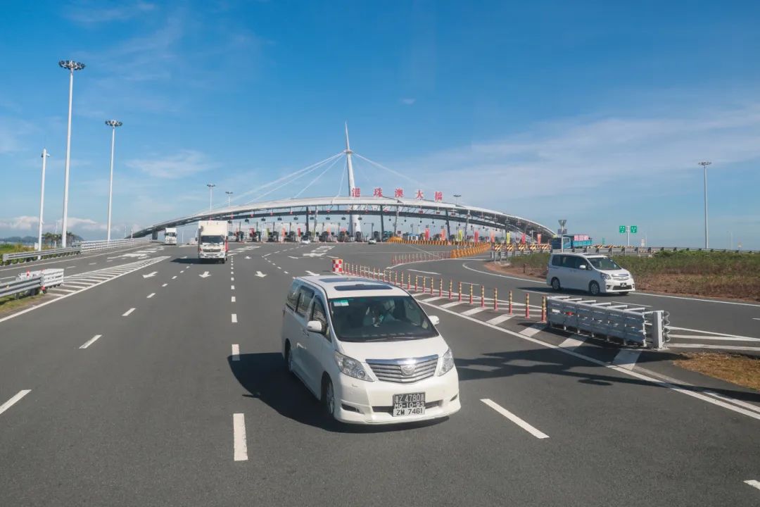 港珠澳大橋行駛車輛